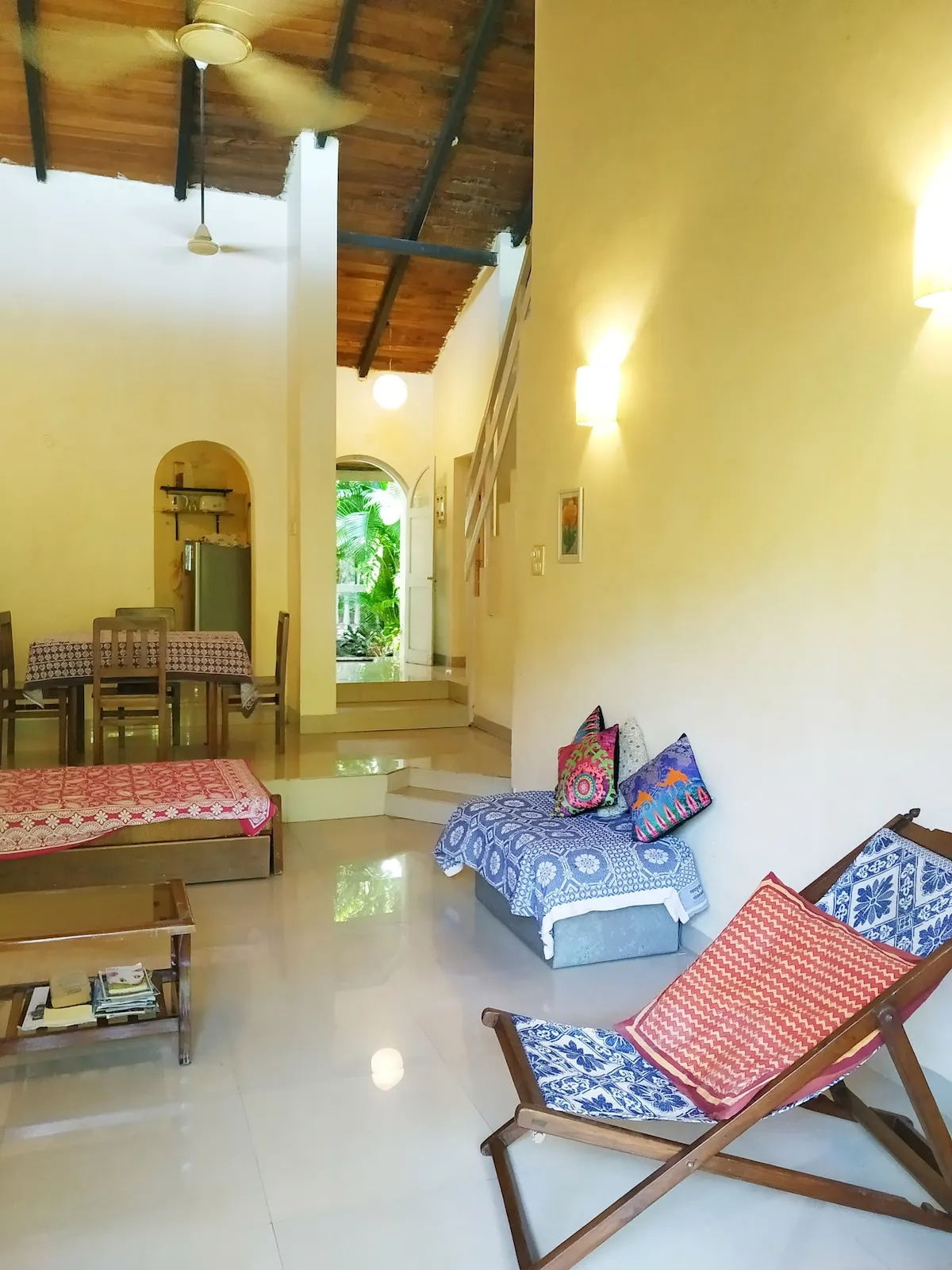 Kashid Cottage living and dining room with a garden-facing deck chair