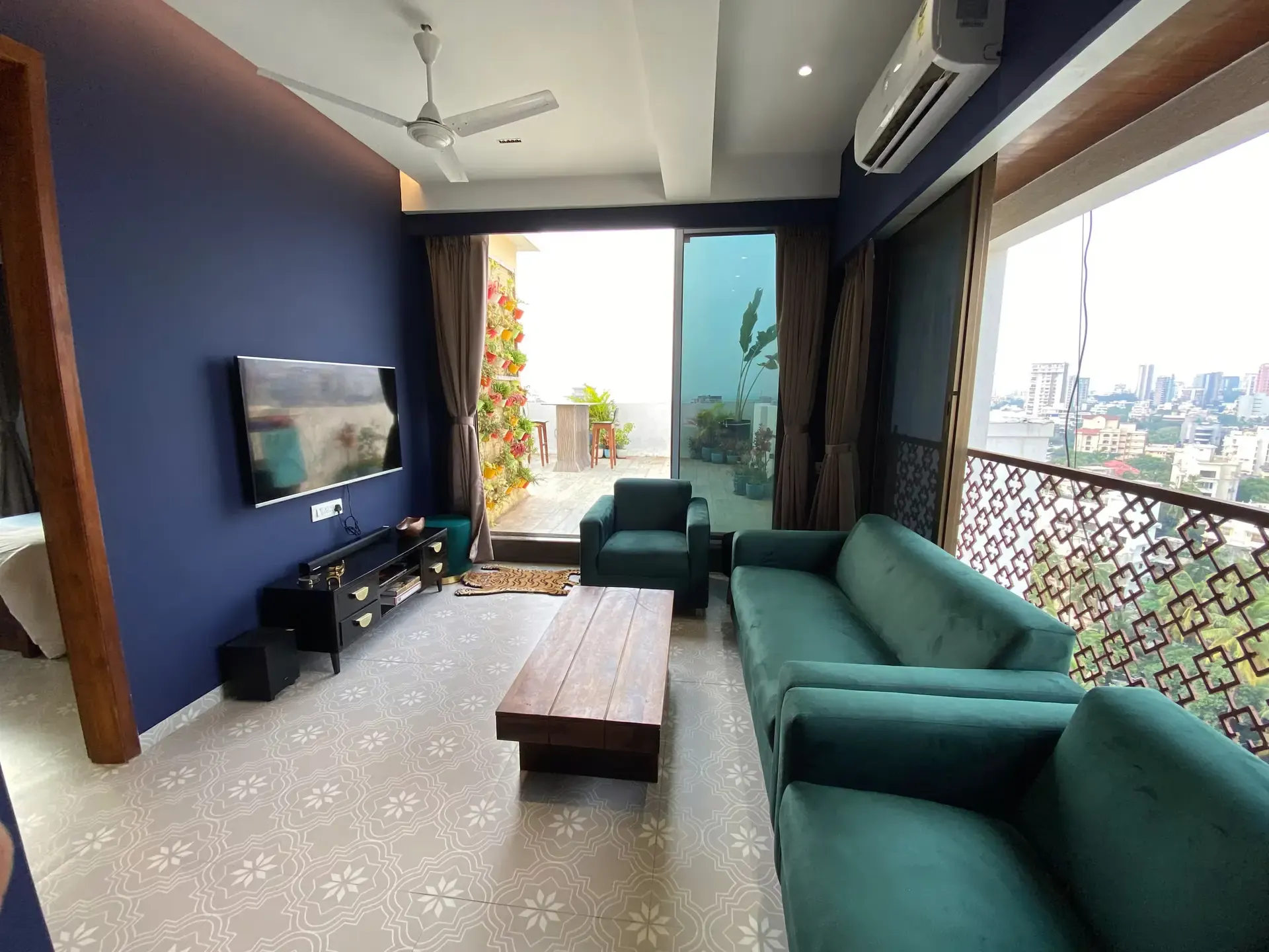 Living room opening onto the terrace through sliding glass doors